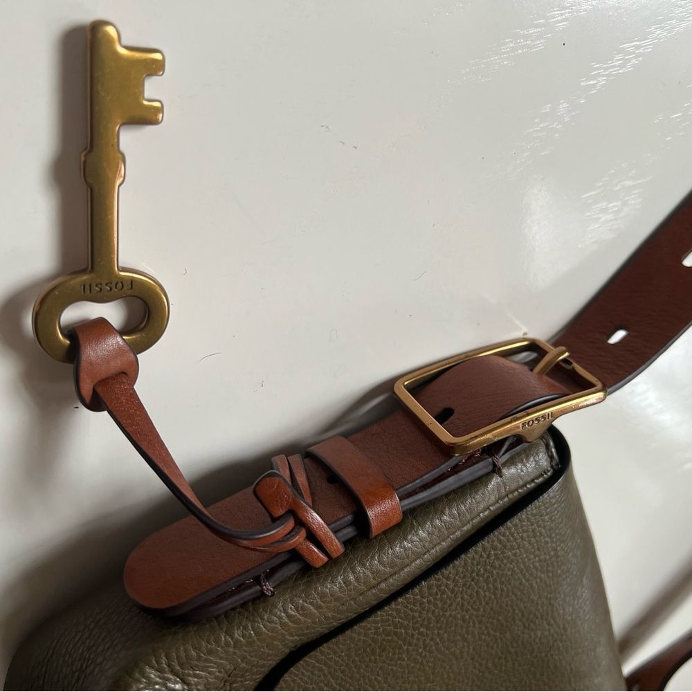 Fossil Harper Green Leather Saddle Bag Purse Crossbody Old Money Western Preppy - Picture 5 of 6